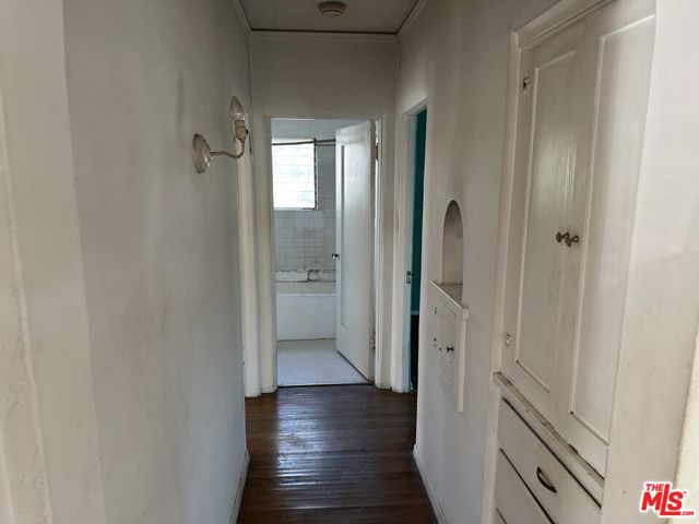 3231 Garden Avenue, Los Angeles CA: https://media.crmls.org/mediaz/28a6aa17-3144-4f30-93e6-981949d4c120.jpg