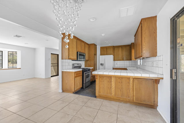 55710 Free Gold Dr Drive, Yucca Valley CA: https://media.crmls.org/mediaz/28a6ac1f-fa87-4c87-bbbb-da7956b6b408.jpg
