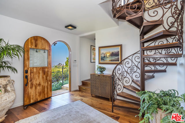 8149 Mannix Drive, Los Angeles CA: https://media.crmls.org/mediaz/28a6ca93-e155-42f8-9bab-45f32be1792b.jpg
