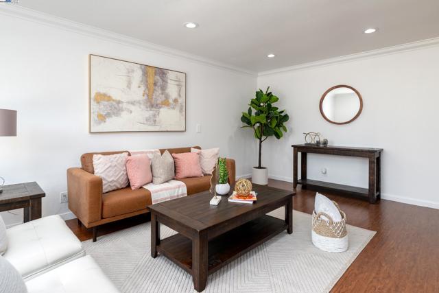 6287 Mountford Dr, San Jose CA: https://media.crmls.org/mediaz/28a70b3b-7544-4fb1-abed-111ce8143e1e.jpg