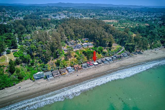 16 Potbelly Beach Road, Aptos CA: https://media.crmls.org/mediaz/28a71909-6635-4a18-a971-e38acc993cf0.jpg