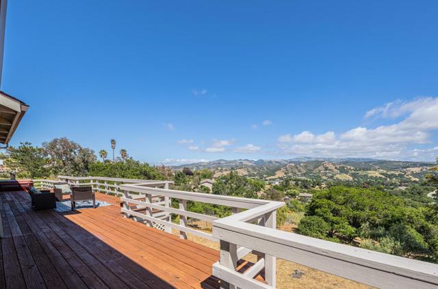 24935 Corte Poco, Salinas CA: https://media.crmls.org/mediaz/28a733bf-47b9-49b0-84c8-139e6f110eeb.jpg