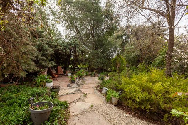820 Comstock Road, Hollister CA: https://media.crmls.org/mediaz/28a74787-4e30-4eea-a71c-34c25c0e7abf.jpg