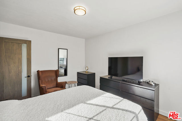 7427 Cleon Avenue, Sun Valley CA: https://media.crmls.org/mediaz/28a782ba-8e74-4b3d-b390-232a49cd32a8.jpg