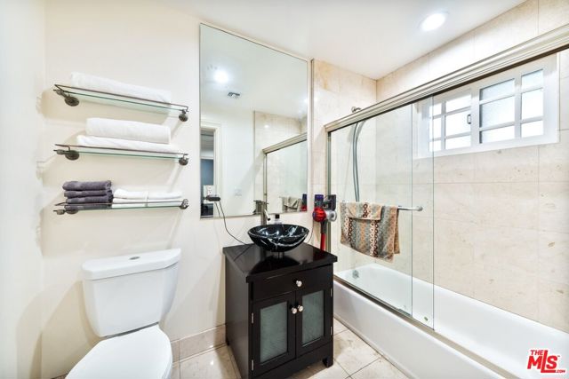 1043 S Kenmore Avenue, Los Angeles CA: https://media.crmls.org/mediaz/28a8577c-7996-41d0-a375-097d7144616f.jpg