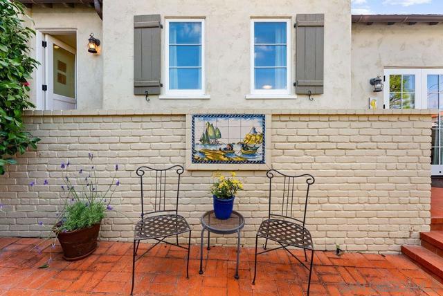 7725 Whitefield Pl, La Jolla CA: https://media.crmls.org/mediaz/28a93f13-a654-4981-a6a4-aa39286e48e3.jpg