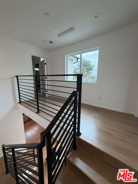 https://media.crmls.org/mediaz/28a964f2-b484-46a8-b009-ce47921e3cf7.jpg?preset=X-Large