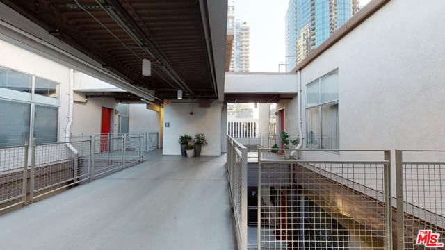 1130 S Flower Street, Los Angeles CA: https://media.crmls.org/mediaz/28aa0855-2cdc-4cae-9b75-ce4b06ded320.jpg