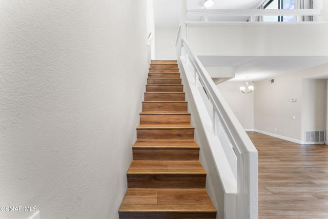 1190 Tivoli Lane, Simi Valley CA: https://media.crmls.org/mediaz/28aa2a52-264c-4892-8f67-97492d30d1d9.jpg