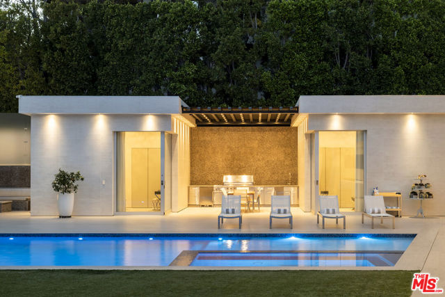 901 Oxford Way, Beverly Hills CA: https://media.crmls.org/mediaz/28aa5bdb-73d7-4dd9-b8ea-b290e2f95d25.jpg