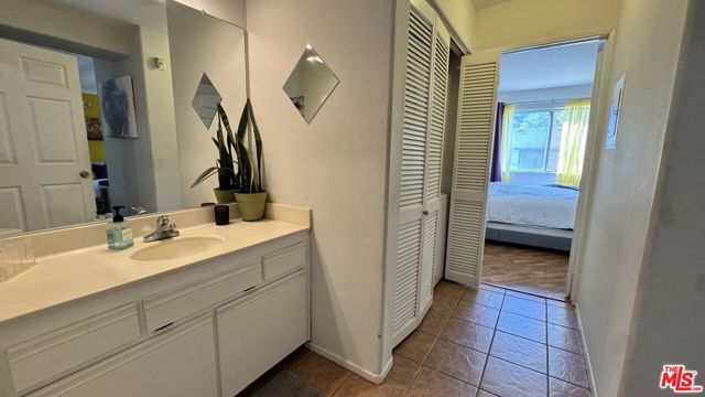 15455 Sherman Way, Van Nuys CA: https://media.crmls.org/mediaz/28ab3fdc-7178-421b-bc8d-9115da919cd5.jpg