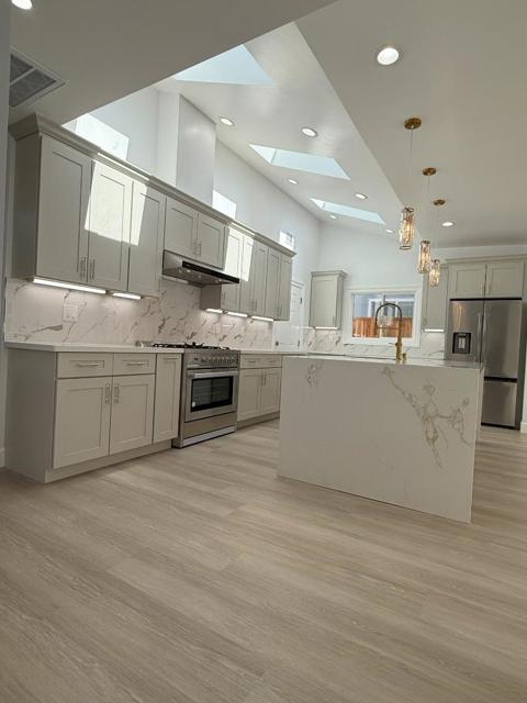 2552 Castleton Drive, San Jose CA: https://media.crmls.org/mediaz/28ab4658-d72d-419e-b7e0-efabf49ca52a.jpg