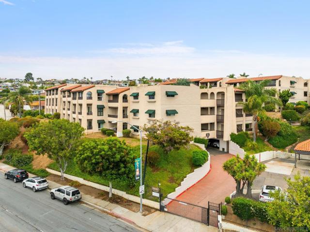 2727 Morena Blvd, San Diego CA: https://media.crmls.org/mediaz/28ab58e0-8c3a-4218-9aaf-06516a63ae9e.jpg