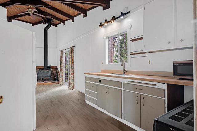 1753 Lightning Lane, Arnold CA: https://media.crmls.org/mediaz/28ab98cb-a646-4bfe-b217-a8eebf081bd6.jpg