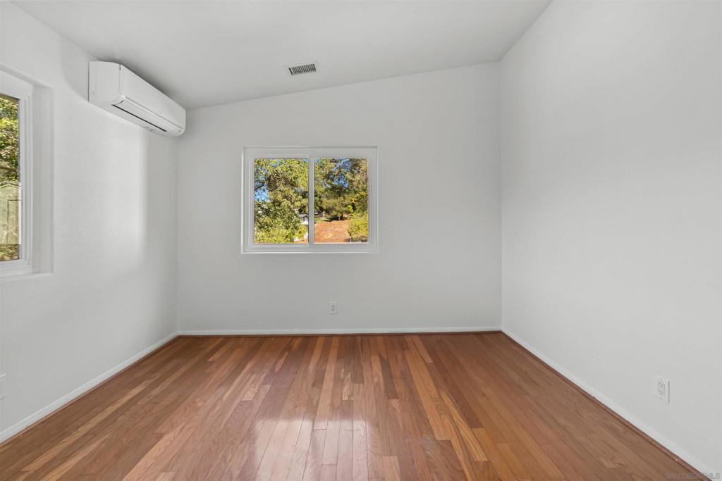 MLS #250043071SD image #32