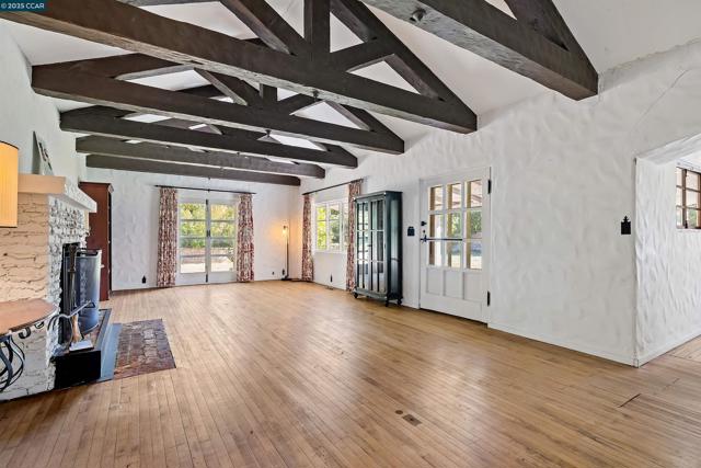 2339 Tice Valley Blvd, Walnut Creek CA: https://media.crmls.org/mediaz/28abf5e9-49a3-4487-b614-2f4bdb6cc9f0.jpg