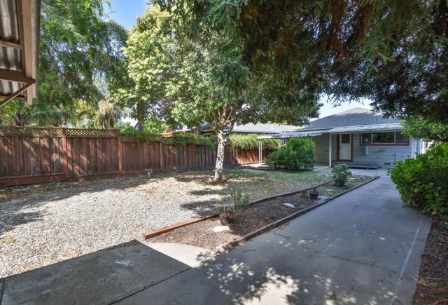 1621 Brittan Avenue, San Carlos CA: https://media.crmls.org/mediaz/28ac30dd-3574-4d95-96c7-3063c8fb62e2.jpg