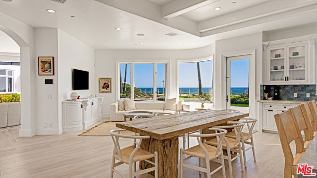 31272 Broad Beach Road, Malibu CA: https://media.crmls.org/mediaz/28ac4299-413d-4612-b557-7d6c50c610e6.jpg
