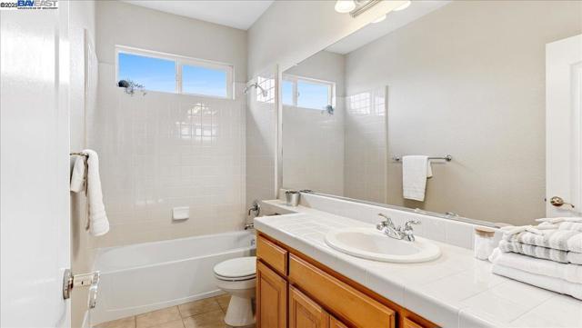 2133 Demetrius Way, Roseville CA: https://media.crmls.org/mediaz/28ac601d-1e1e-4cd5-9ca9-c9f24dcdee35.jpg