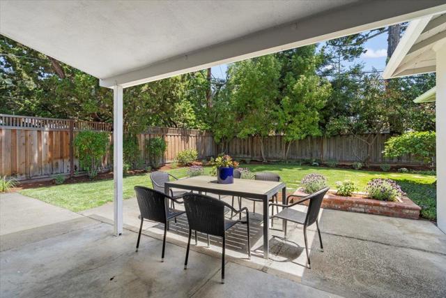 886 Garland Drive, Palo Alto CA: https://media.crmls.org/mediaz/28acbe28-6599-4df1-9af3-1f8ea7dd370d.jpg