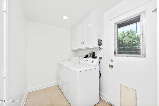 2763 Michael Drive, Newbury Park CA: https://media.crmls.org/mediaz/28acd028-b28d-4fb4-930b-fc1f2007397c.jpg