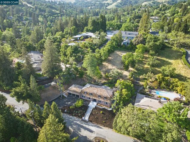 3938 Los Arabis Dr, Lafayette CA: https://media.crmls.org/mediaz/28ad4645-3616-4242-be48-9aa3daf9f63f.jpg