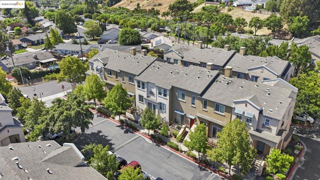 8892 Bellina Commons, Dublin CA: https://media.crmls.org/mediaz/28ad6d50-7df7-4d80-9226-4b428edc42d5.jpg