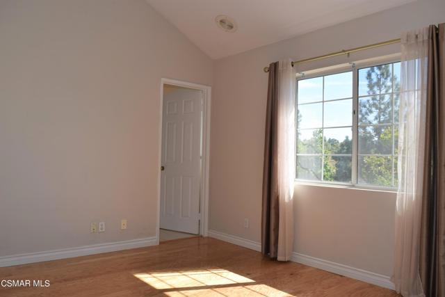 644 Warwick Avenue, Thousand Oaks CA: https://media.crmls.org/mediaz/28ad8ecc-b4f5-49f7-b3d4-24ce1042b837.jpg