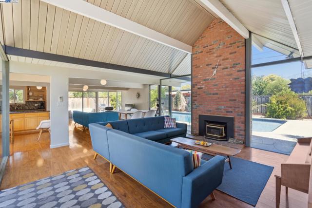 3767 Gainsborough Dr, Concord CA: https://media.crmls.org/mediaz/28aebd54-6912-4694-932c-bea793fa6233.jpg
