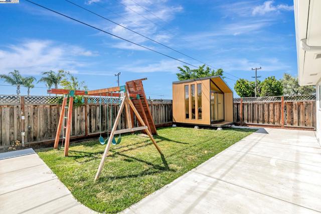 5324 Selma Ave, Fremont CA: https://media.crmls.org/mediaz/28b01258-370a-48f8-87f3-3f70575347a6.jpg