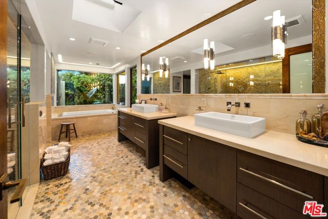655 Oak Springs Lane, Santa Barbara CA: https://media.crmls.org/mediaz/28b18649-8792-4fc9-ac77-f00ba91947c9.jpg