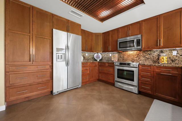 76745 Chrysanthemum Way, Palm Desert CA: https://media.crmls.org/mediaz/28b186fd-3435-4764-90c2-10c497194224.jpg