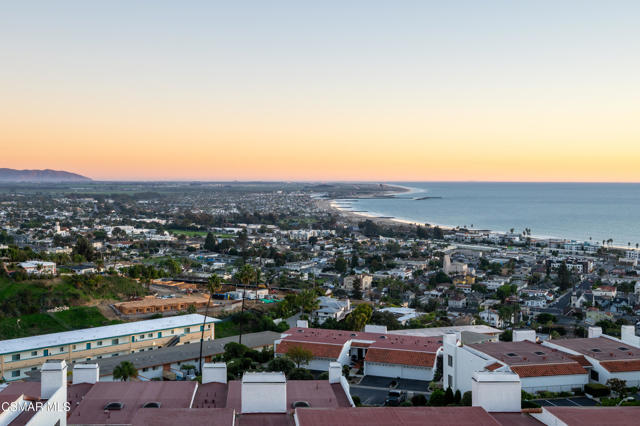 818 Caliente Lane, Ventura CA: https://media.crmls.org/mediaz/28b20a66-f296-46cb-bd9c-c665344df8f5.jpg