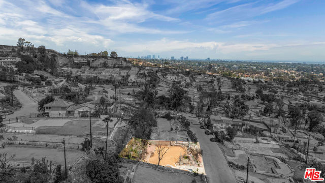 15309 Mc Kendree Avenue, Pacific Palisades CA: https://media.crmls.org/mediaz/28b2219d-bb81-4a69-af0e-33d112450084.jpg