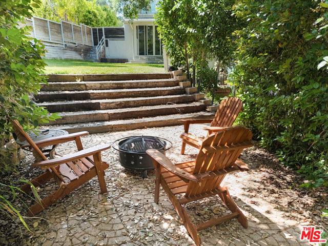 16755 Encino Hills Drive, Encino CA: https://media.crmls.org/mediaz/28b2574c-6cb6-43d5-9d56-5282bed3301a.jpg