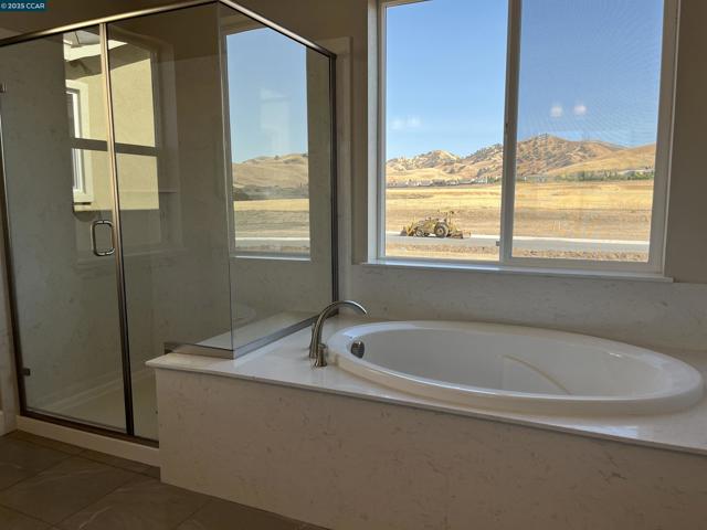 1406 Cobblestone Drive, Pittsburg CA: https://media.crmls.org/mediaz/28b260e6-6114-4d3d-9526-bd085d2760e5.jpg