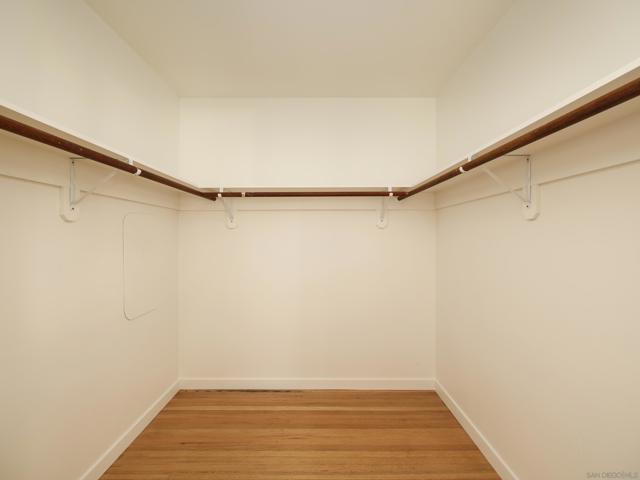 5926 Germaine Ln, La Jolla CA: https://media.crmls.org/mediaz/28b27daa-7cd5-4ed9-a092-30eb11674884.jpg