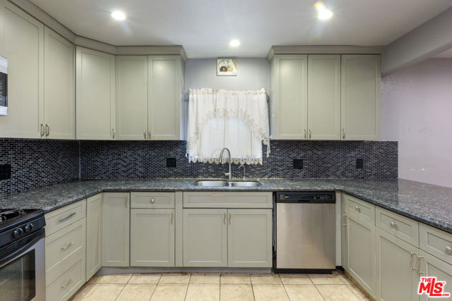 1191 Sunset Avenue photo 17