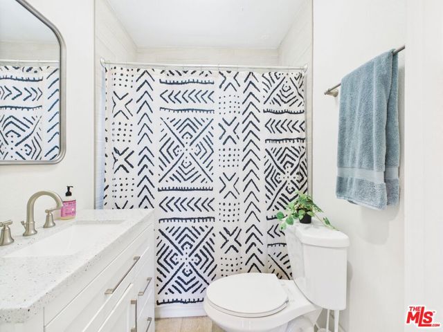 744 Termino Avenue, Long Beach CA: https://media.crmls.org/mediaz/28b299fd-d764-4cdd-a7f9-31603e569f27.jpg