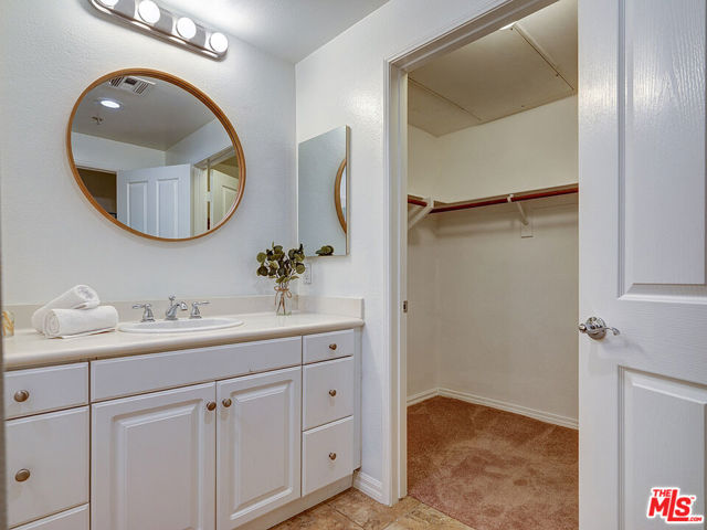 6020 S Seabluff Drive, Playa Vista CA: https://media.crmls.org/mediaz/28b29e15-4314-4df5-8b4a-7b0d9cfe3966.jpg