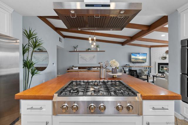 4810 Baylor Dr, San Diego CA: https://media.crmls.org/mediaz/28b2a707-6a85-48b2-a8c3-00b2802c9b40.jpg