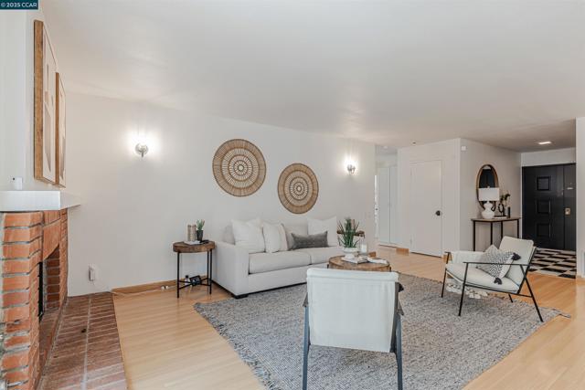 4924 Rocky Rd, Richmond CA: https://media.crmls.org/mediaz/28b2a947-d8ac-429d-8682-eafa37a60804.jpg