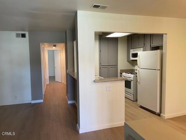 Detail Gallery Image 3 of 5 For 1964 San Tropez Cir, Oxnard,  CA 93035 - 2 Beds | 3 Baths