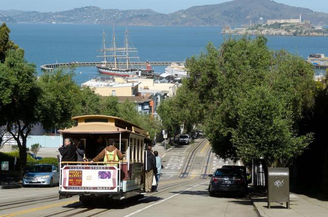 806810 Union Street, San Francisco CA: https://media.crmls.org/mediaz/28b2d50c-7291-4c11-95ff-39ddda8a1664.jpg
