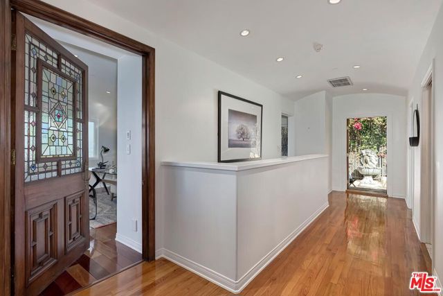 3595 Wonder View Drive, Los Angeles CA: https://media.crmls.org/mediaz/28b372e3-fbbb-496a-b0d0-74e4ed146b35.jpg