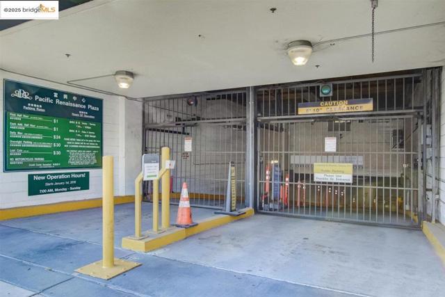 989 Webster Street, Oakland CA: https://media.crmls.org/mediaz/28b3a31c-a1fb-4ccf-9757-132fc4be153f.jpg