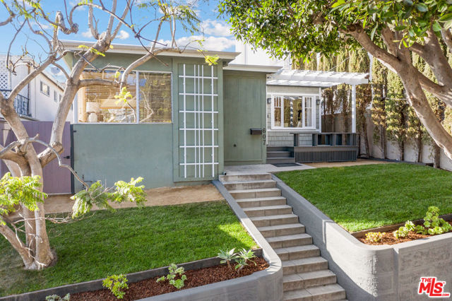 607 Ashland Avenue, Santa Monica CA: https://media.crmls.org/mediaz/28b3bb23-cf01-499d-bcbd-05587a60634d.jpg