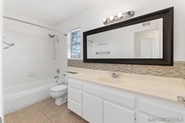 10496 Rancho Carmel dr, San Diego CA: https://media.crmls.org/mediaz/28b3eb0b-e562-4a70-9b86-97f1d318cbb3.jpg