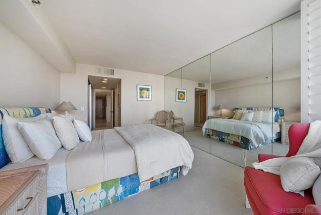 1780 Avenida Del Mundo, Coronado CA: https://media.crmls.org/mediaz/28b40c76-e128-4e4f-a7e9-0b1c404af6ce.jpg