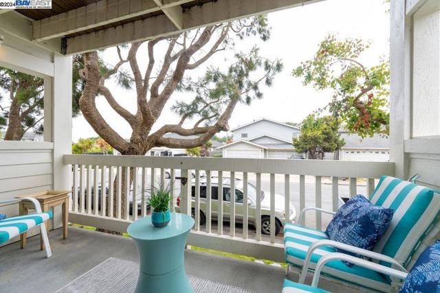 402 Laurel, Half Moon Bay, California 94019, 2 Bedrooms Bedrooms, ,2 BathroomsBathrooms,Condominium,For Sale,Laurel,41067718